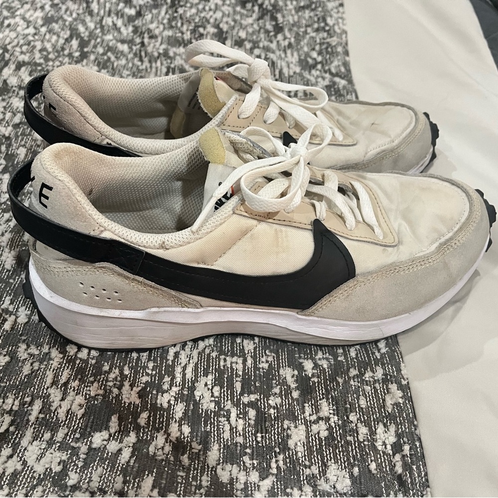 Nike Women's Waffle Debut Size 8.5